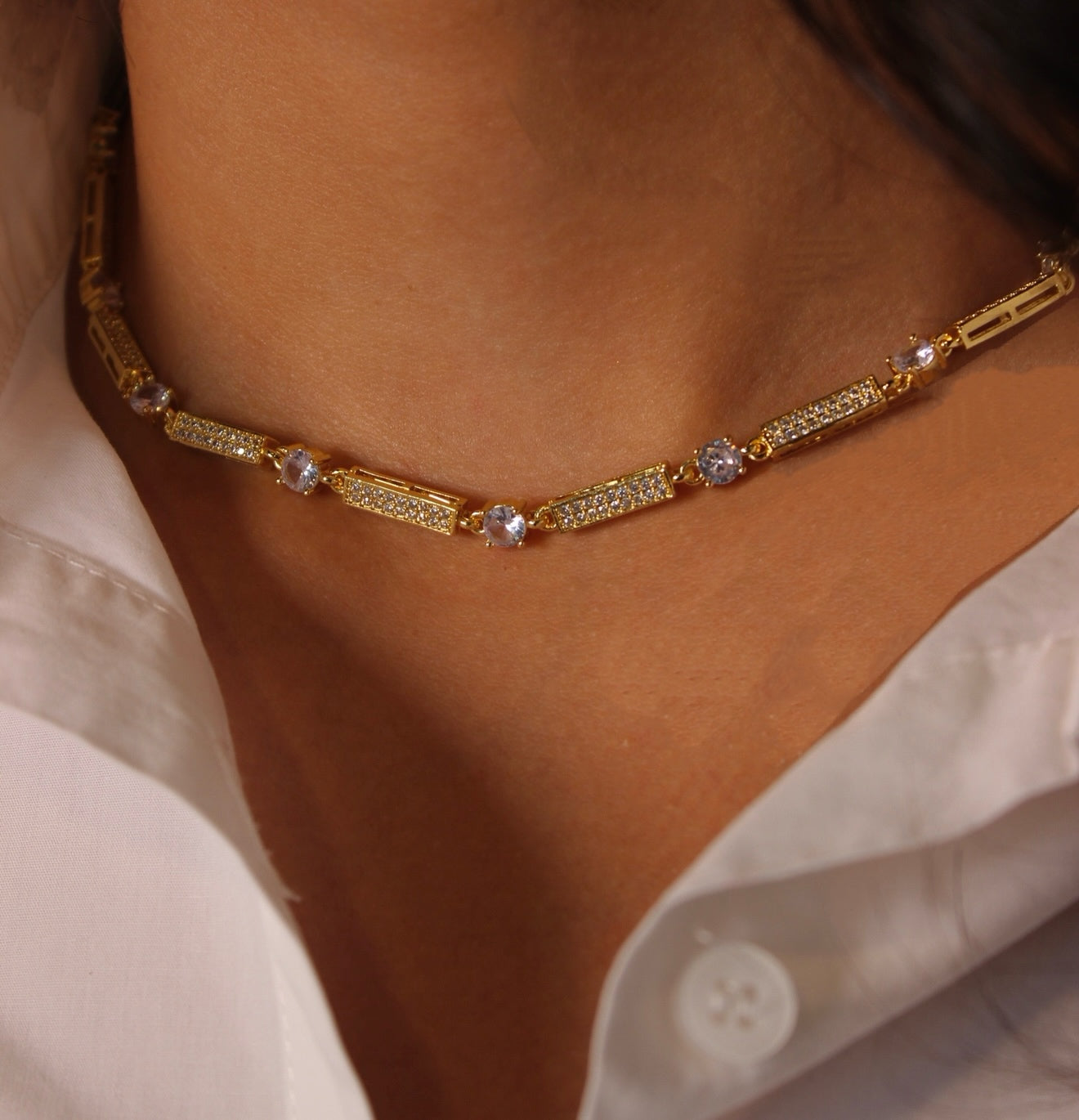 Elara gold necklace